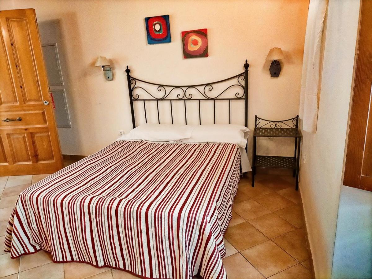 Abadia Bed & Breakfast 2*